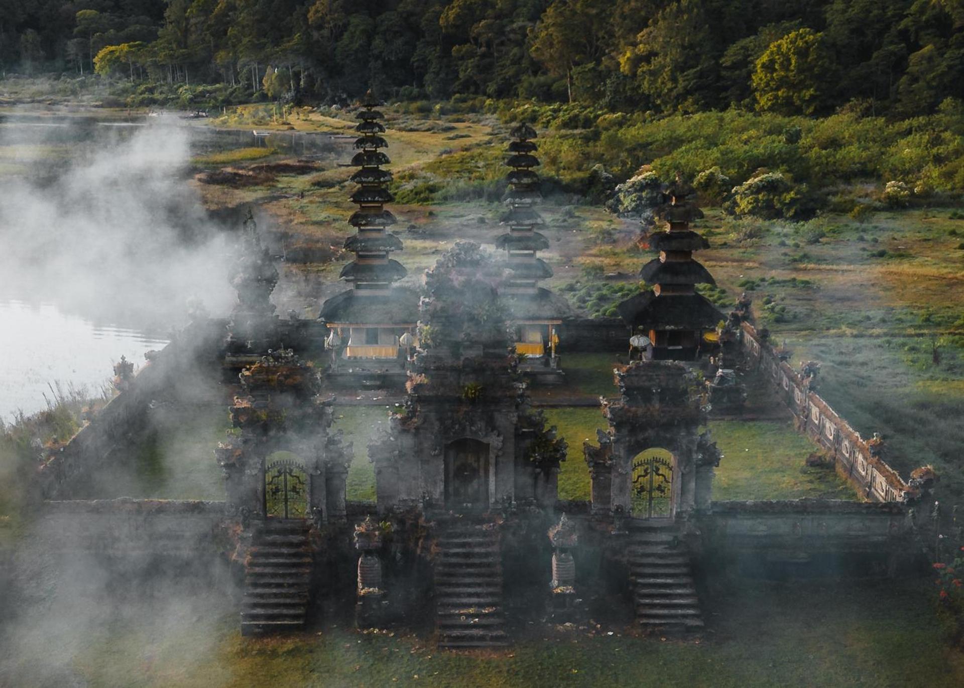 Munduk Moding Plantation Nature Resort Exterior foto The temple of the Queen of the South